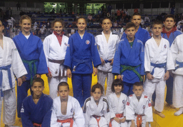 Osam Zvezdinih medalja sa školskog  prvenstva Srbije  