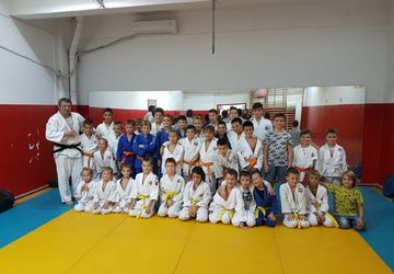 Zvezdina školica džudoa u punom pogonu 