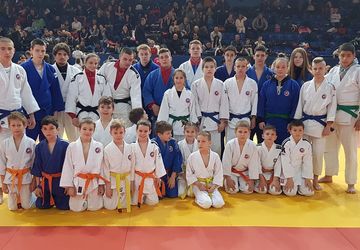 Zvezda trijumfalno na Trofeju Beograda 