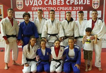 Pet medalja za Zvezdine juniore 