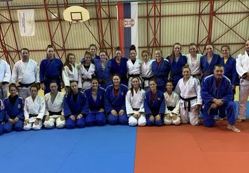 Zvezdine šampionke bruse formu na Karatašu 
