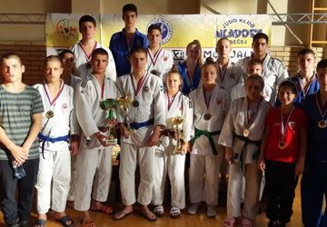 Trofej za Zvezdine džudiste  na turniru u Bečeju 