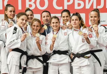 Zvezdine dame odbranile titulu 