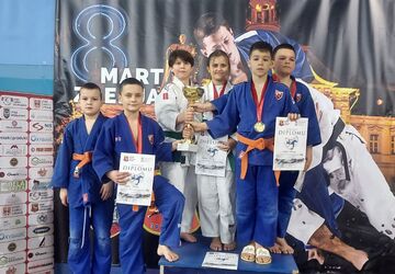 Pehar Zvezdinim  poletarcima, najuspešnijim na  Turniru 8. marta 